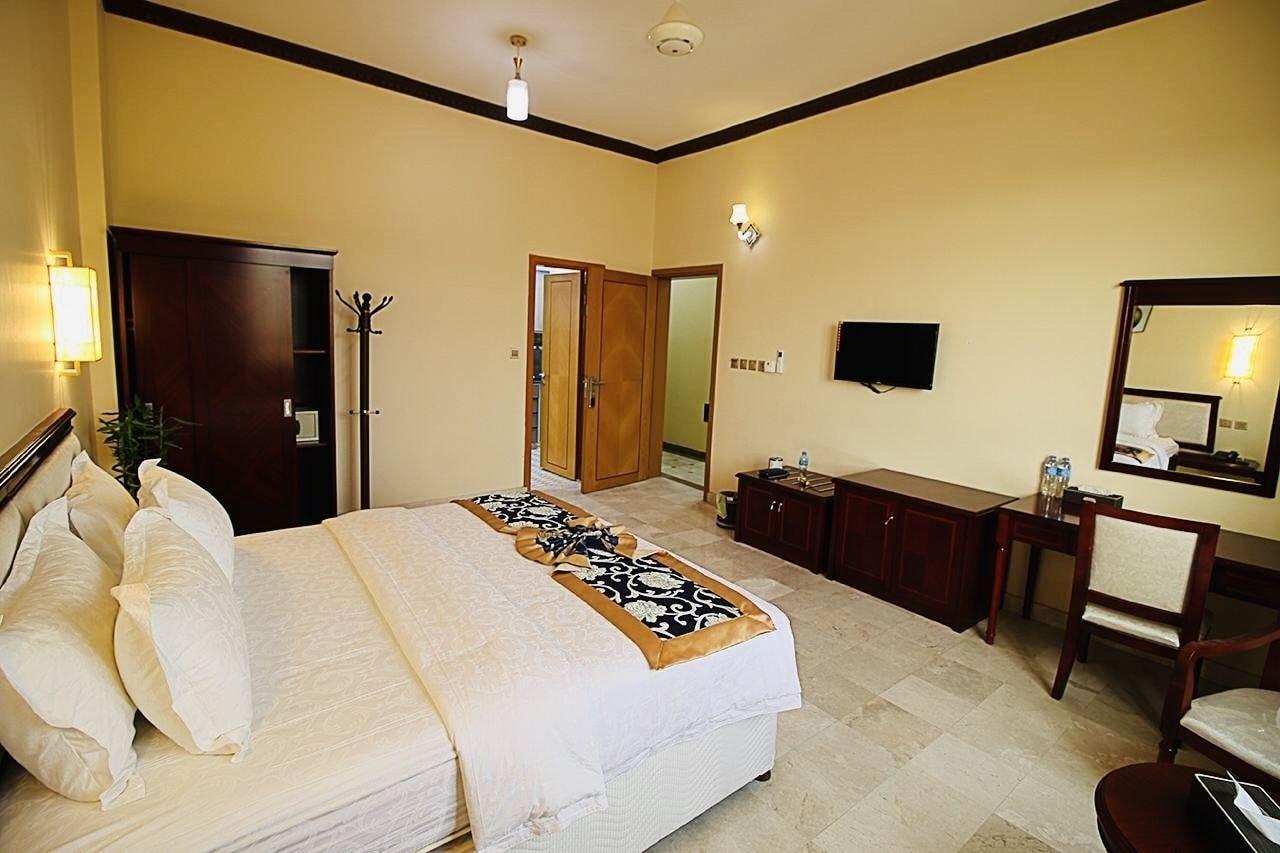 Farah Hotel Apartment Маскат Экстерьер фото